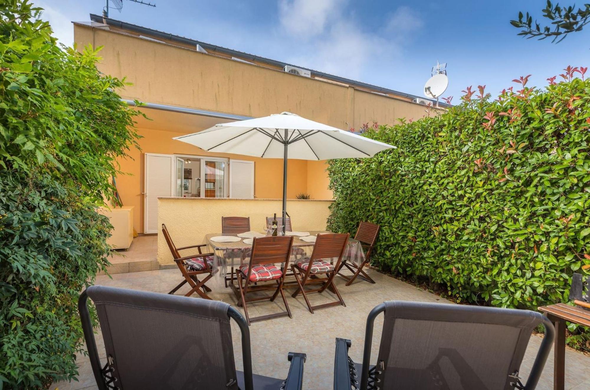 Apartment Buneta With Relaxing Outdoor Area Liznjan Bagian luar foto